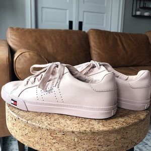 ❗️SOLD❗️TOMMY HILFIGER Leather Sneakers
